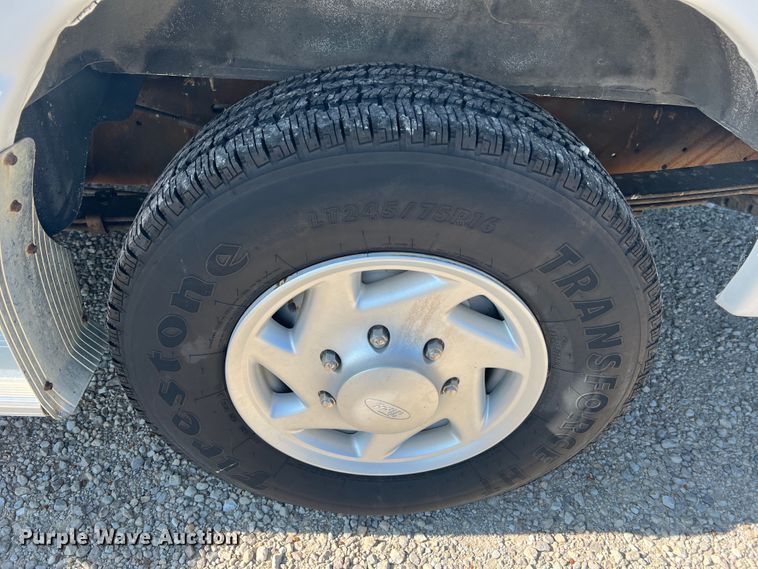 image for item MR9889 1997 Ford E350 Super Duty  ambulance