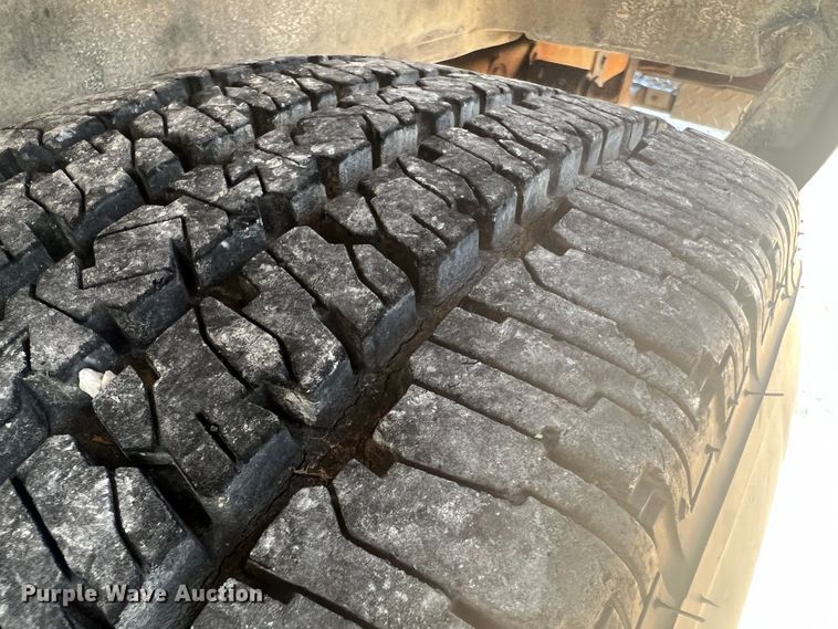 image for item MR9889 1997 Ford E350 Super Duty  ambulance