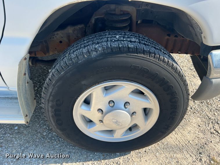 image for item MR9889 1997 Ford E350 Super Duty  ambulance