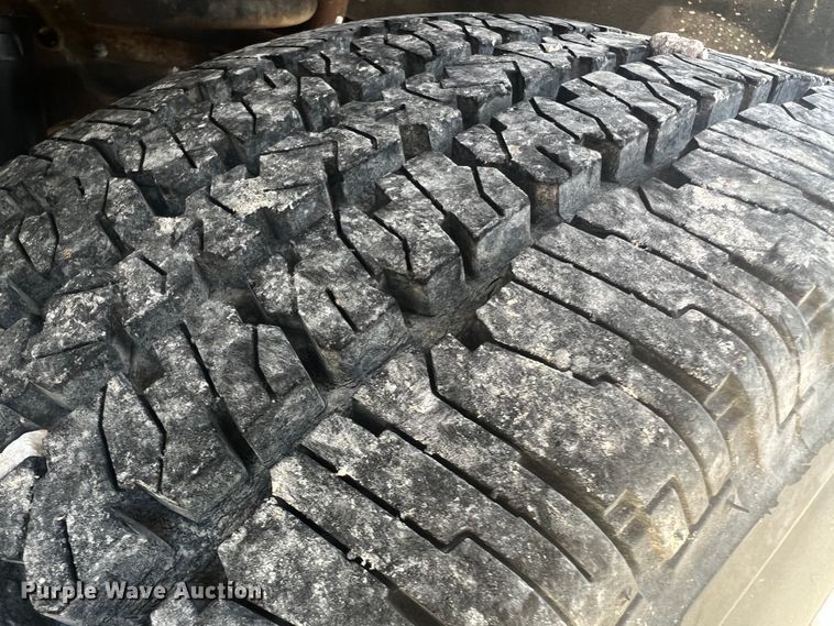 image for item MR9889 1997 Ford E350 Super Duty  ambulance