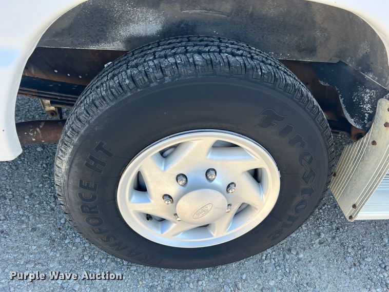 image for item MR9889 1997 Ford E350 Super Duty  ambulance