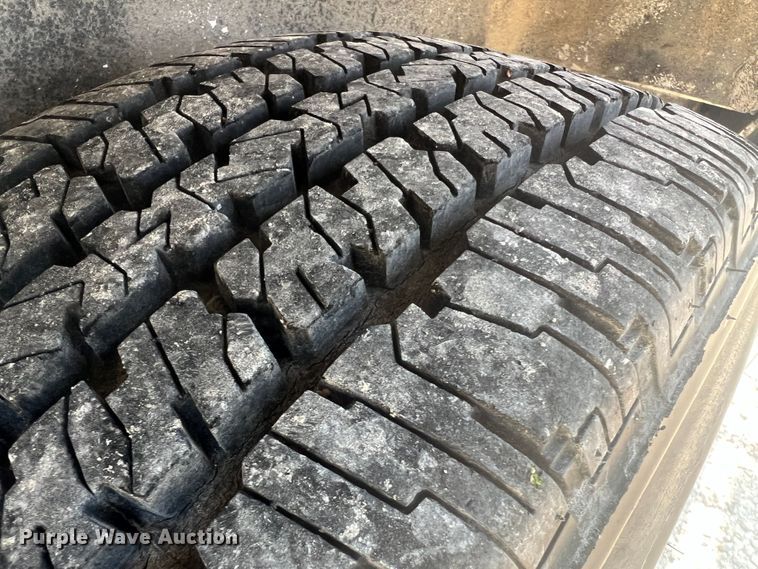 image for item MR9889 1997 Ford E350 Super Duty  ambulance