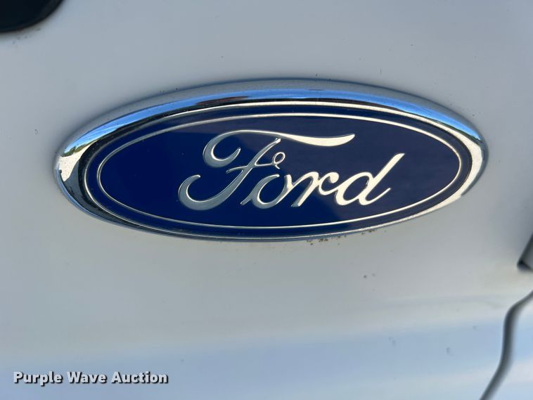 image for item MR9889 1997 Ford E350 Super Duty  ambulance