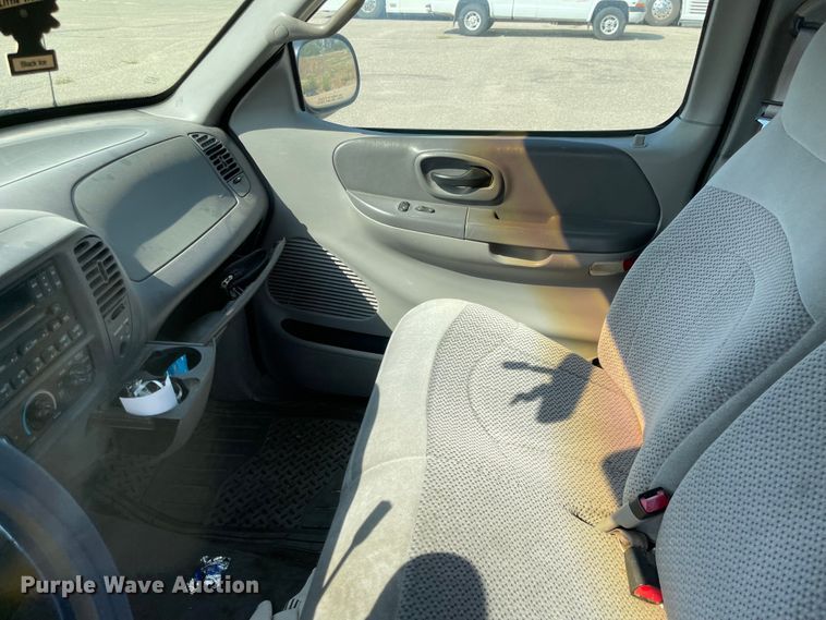 image for item MU9256 2000 Ford F150  pickup truck