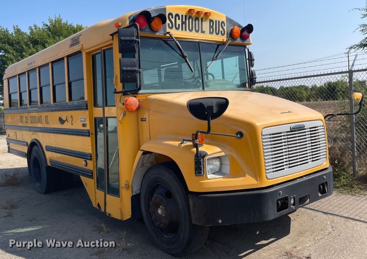 image for item MU9257 2004 Freightliner FS65  school bus