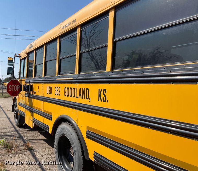 image for item MU9257 2004 Freightliner FS65  school bus