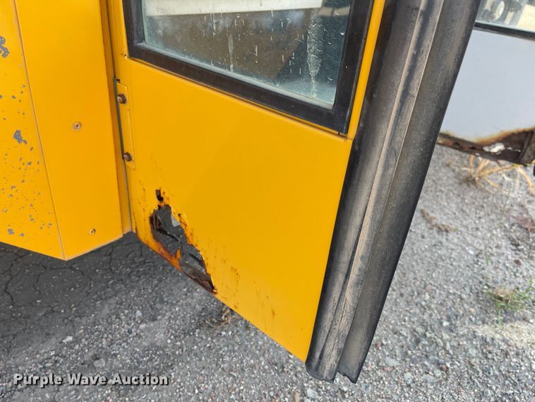 image for item MU9257 2004 Freightliner FS65  school bus
