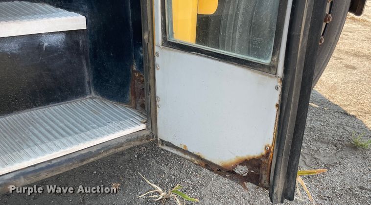 image for item MU9257 2004 Freightliner FS65  school bus