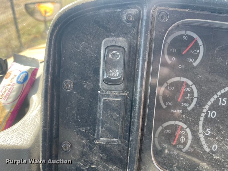 image for item MU9257 2004 Freightliner FS65  school bus