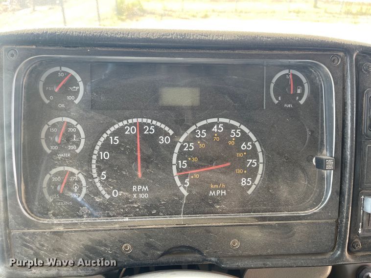 image for item MU9257 2004 Freightliner FS65  school bus