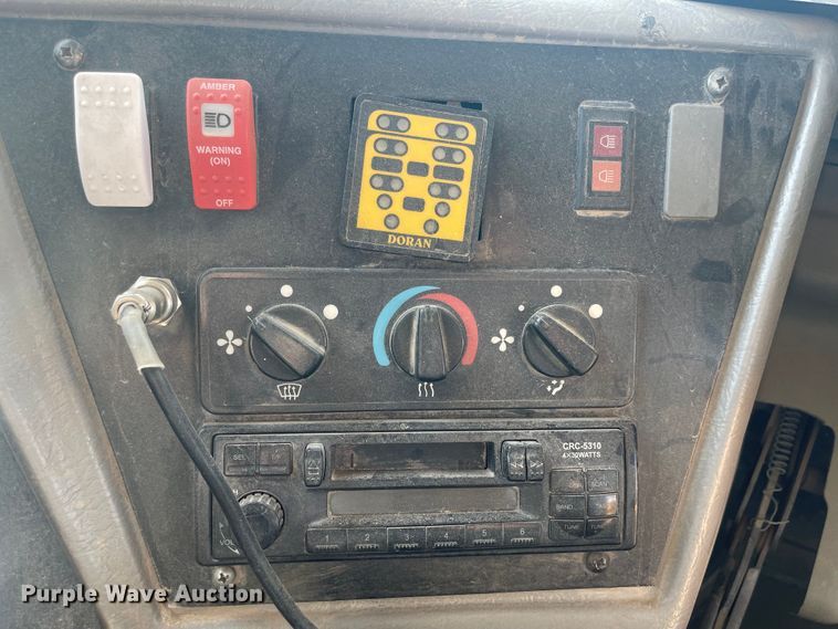 image for item MU9257 2004 Freightliner FS65  school bus