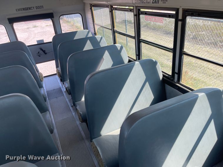 image for item MU9257 2004 Freightliner FS65  school bus