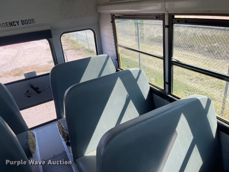 image for item MU9257 2004 Freightliner FS65  school bus