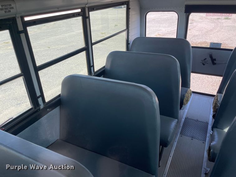 image for item MU9257 2004 Freightliner FS65  school bus