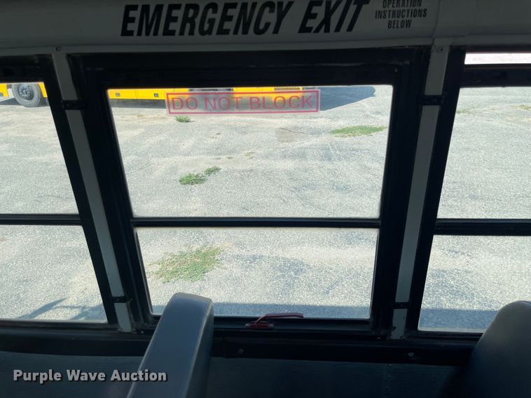 image for item MU9257 2004 Freightliner FS65  school bus