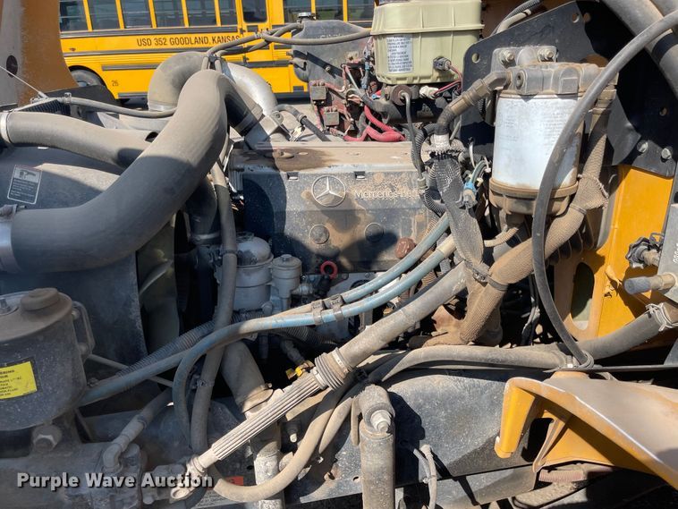 image for item MU9257 2004 Freightliner FS65  school bus