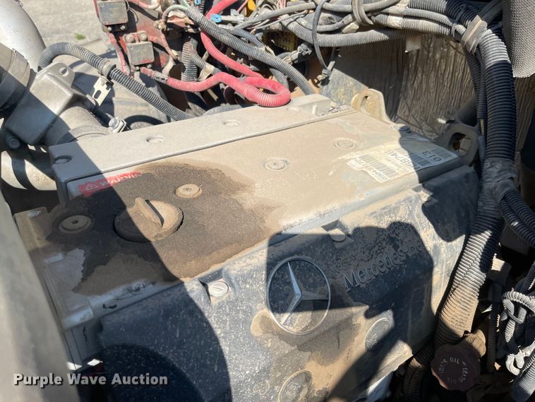 image for item MU9257 2004 Freightliner FS65  school bus