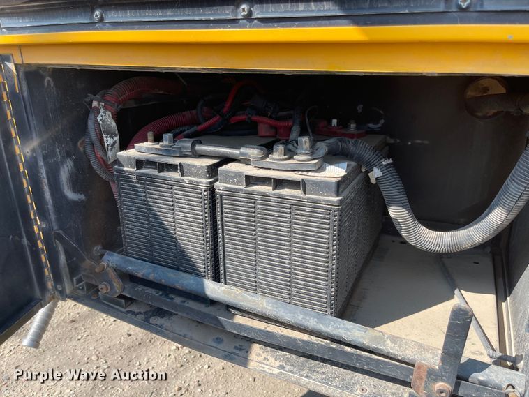 image for item MU9257 2004 Freightliner FS65  school bus