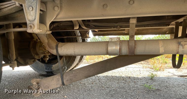 image for item MU9257 2004 Freightliner FS65  school bus