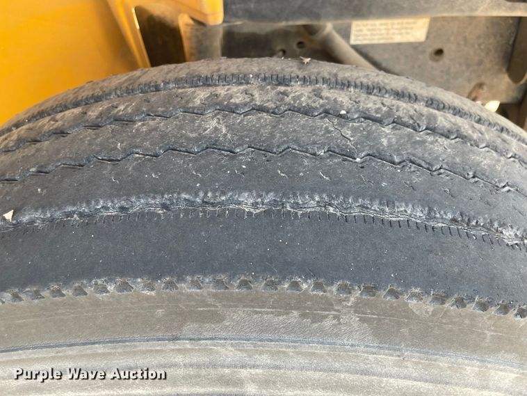 image for item MU9257 2004 Freightliner FS65  school bus