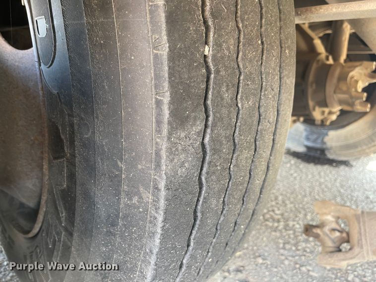 image for item MU9257 2004 Freightliner FS65  school bus