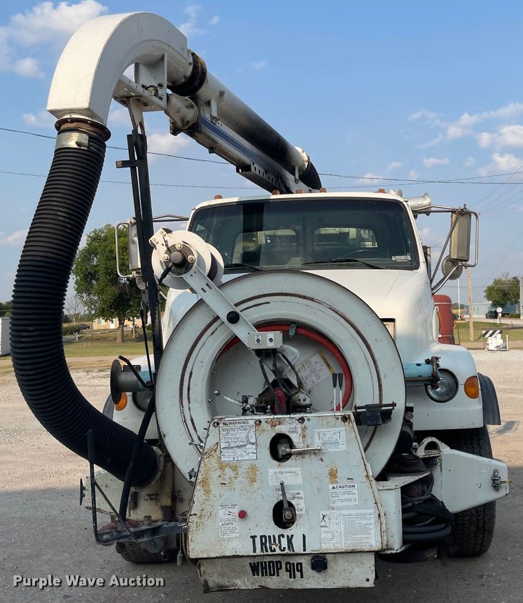 image for item MU9261 2003 Sterling L7500  sewer jetter truck