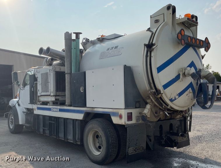 image for item MU9261 2003 Sterling L7500  sewer jetter truck