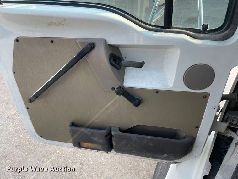 image for item MU9261 2003 Sterling L7500  sewer jetter truck