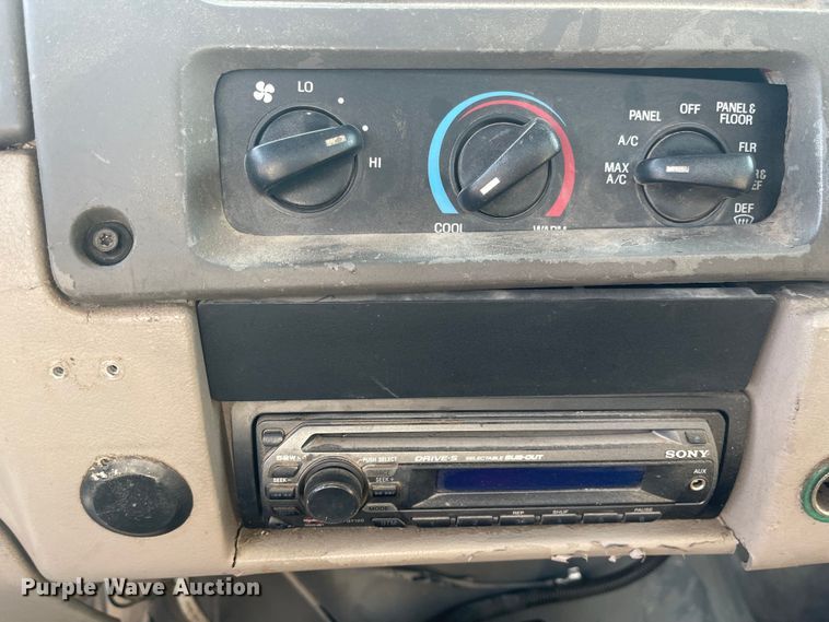 image for item MU9261 2003 Sterling L7500  sewer jetter truck