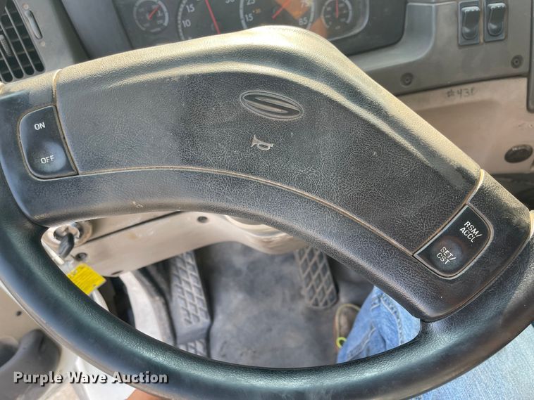 image for item MU9261 2003 Sterling L7500  sewer jetter truck