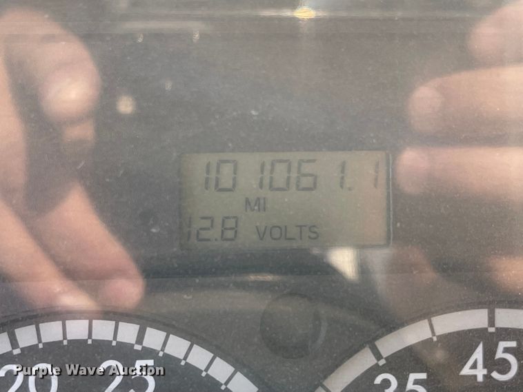 image for item MU9261 2003 Sterling L7500  sewer jetter truck