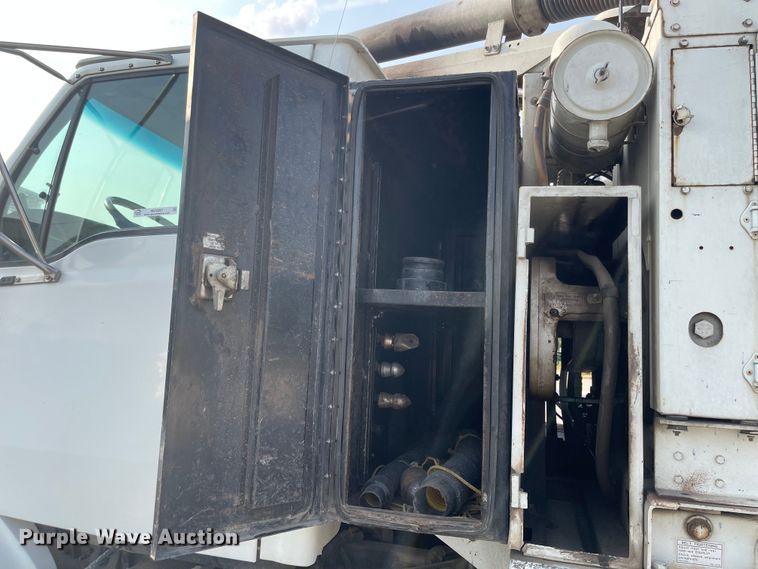 image for item MU9261 2003 Sterling L7500  sewer jetter truck