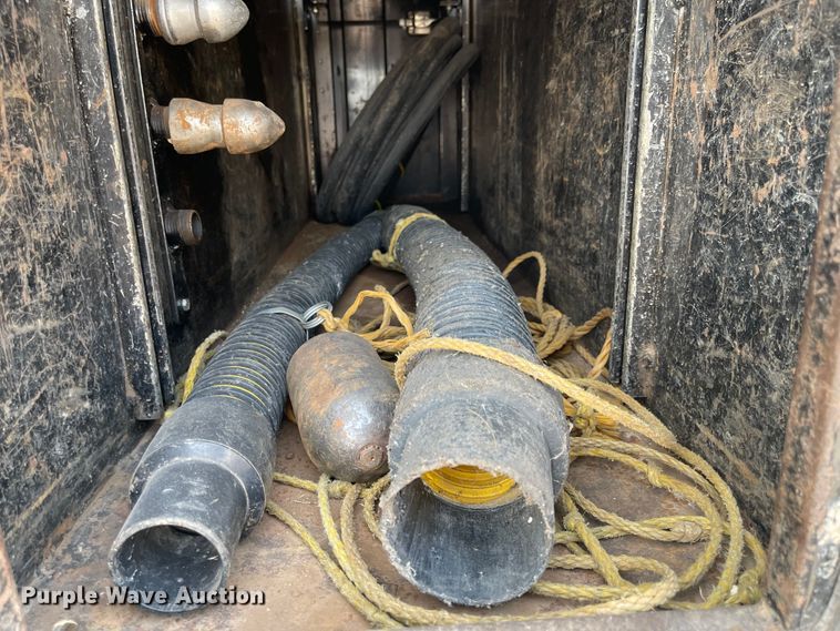 image for item MU9261 2003 Sterling L7500  sewer jetter truck