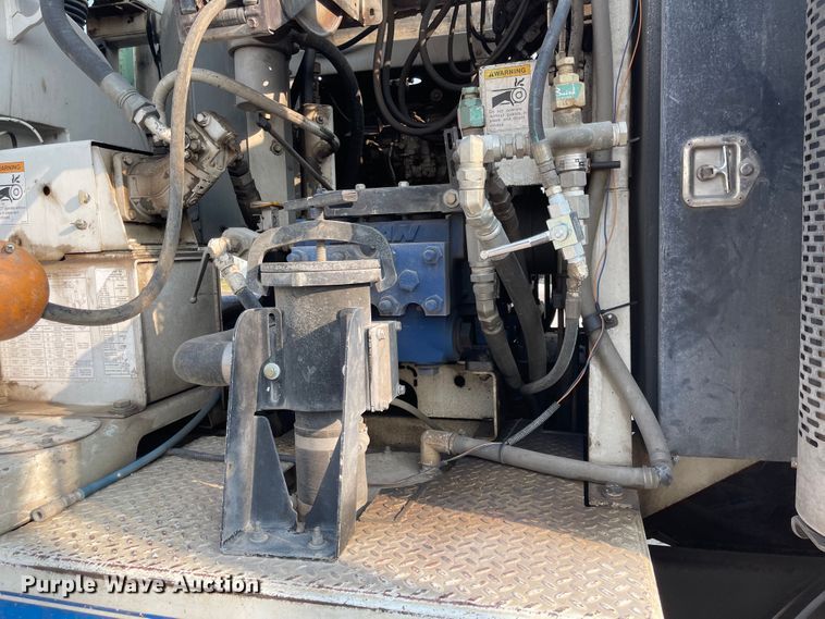 image for item MU9261 2003 Sterling L7500  sewer jetter truck