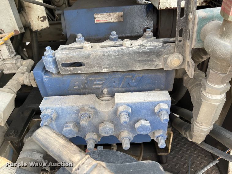 image for item MU9261 2003 Sterling L7500  sewer jetter truck