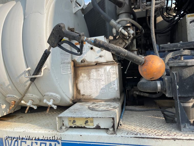 image for item MU9261 2003 Sterling L7500  sewer jetter truck