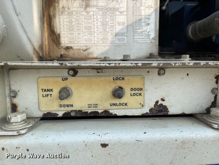 image for item MU9261 2003 Sterling L7500  sewer jetter truck