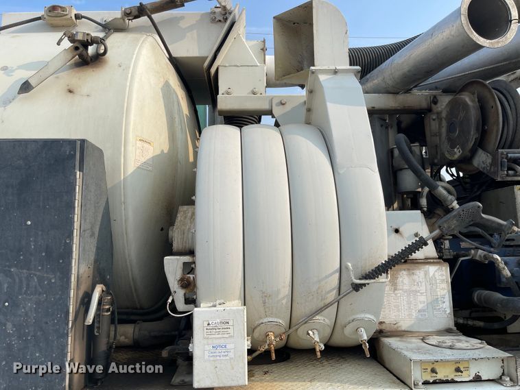 image for item MU9261 2003 Sterling L7500  sewer jetter truck