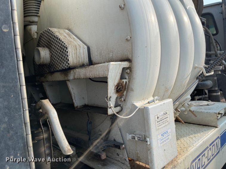 image for item MU9261 2003 Sterling L7500  sewer jetter truck