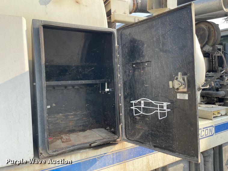 image for item MU9261 2003 Sterling L7500  sewer jetter truck