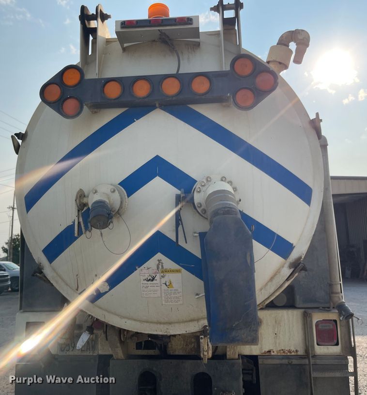 image for item MU9261 2003 Sterling L7500  sewer jetter truck