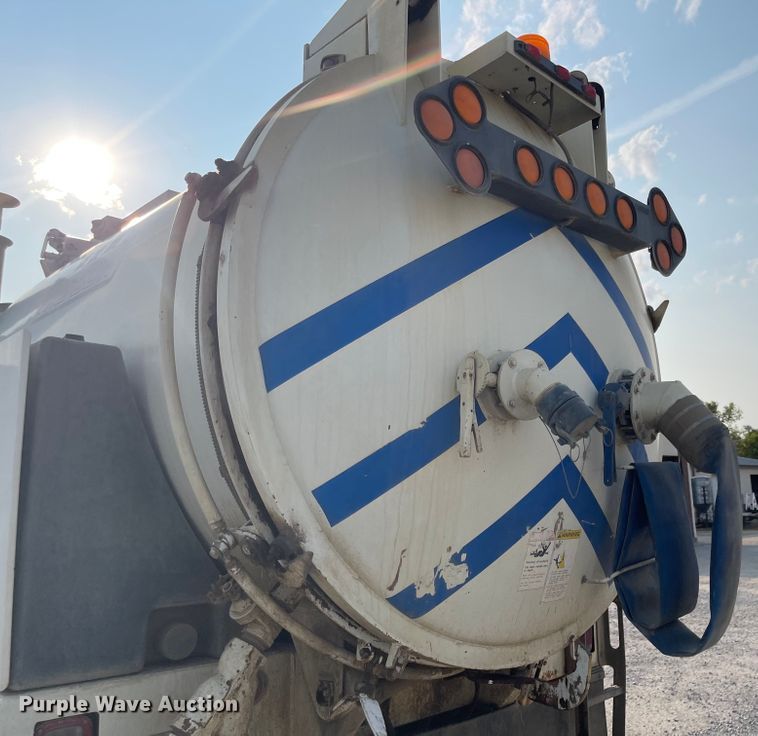 image for item MU9261 2003 Sterling L7500  sewer jetter truck