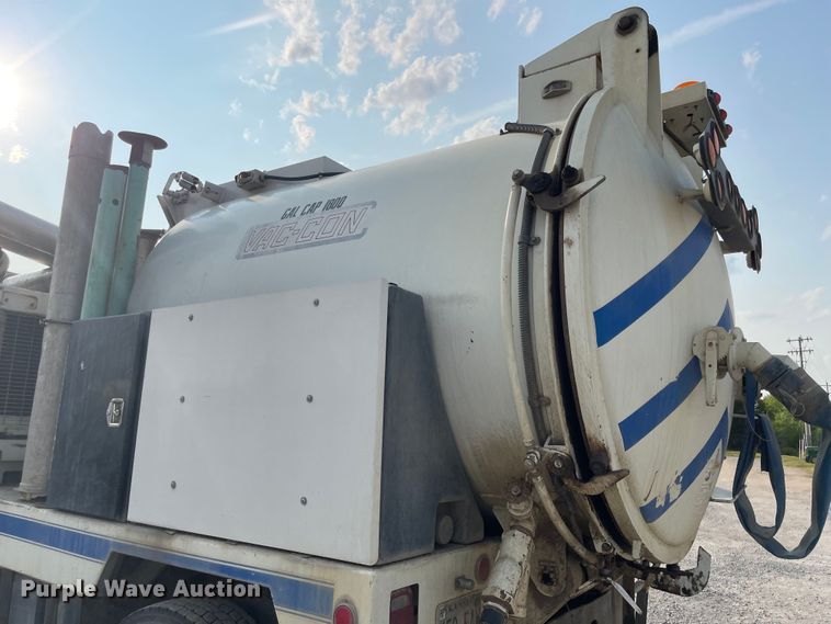 image for item MU9261 2003 Sterling L7500  sewer jetter truck