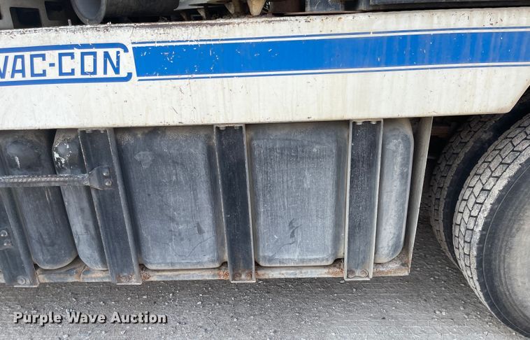 image for item MU9261 2003 Sterling L7500  sewer jetter truck