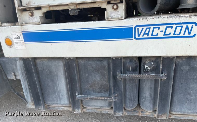 image for item MU9261 2003 Sterling L7500  sewer jetter truck