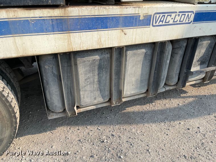 image for item MU9261 2003 Sterling L7500  sewer jetter truck