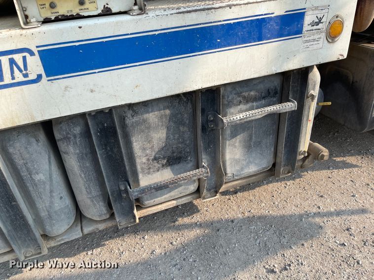 image for item MU9261 2003 Sterling L7500  sewer jetter truck