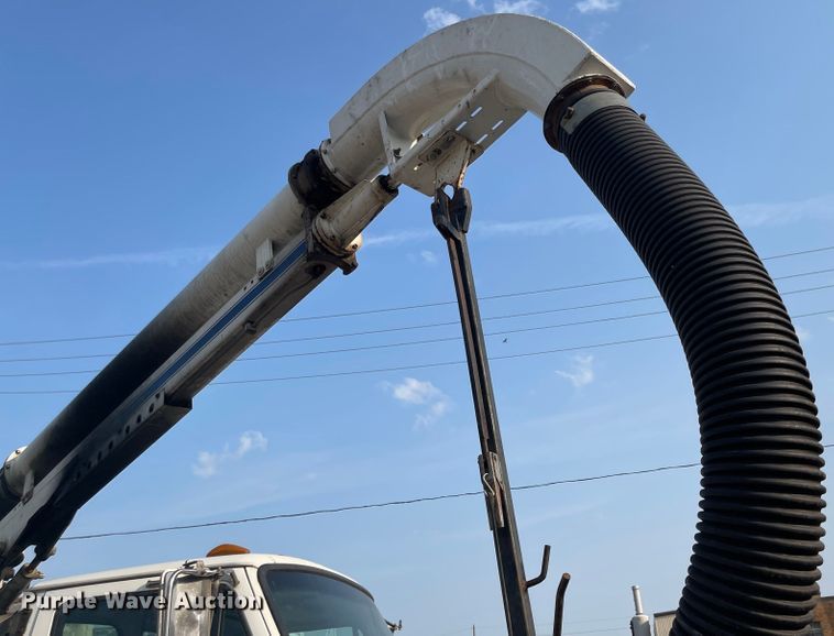 image for item MU9261 2003 Sterling L7500  sewer jetter truck