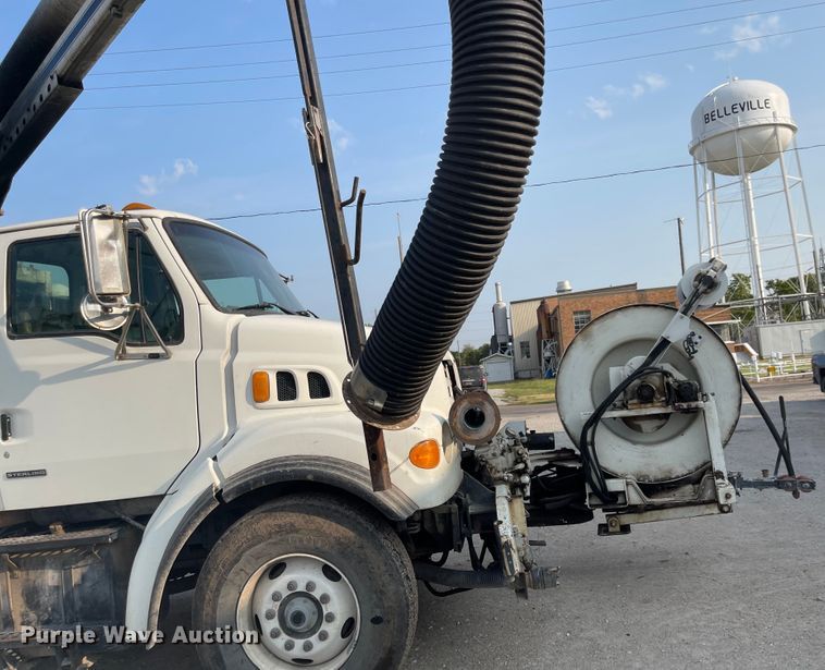 image for item MU9261 2003 Sterling L7500  sewer jetter truck