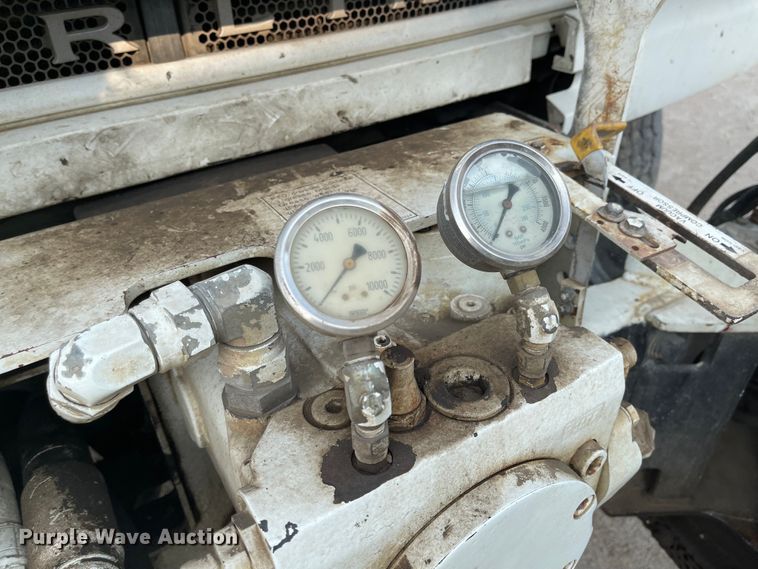 image for item MU9261 2003 Sterling L7500  sewer jetter truck